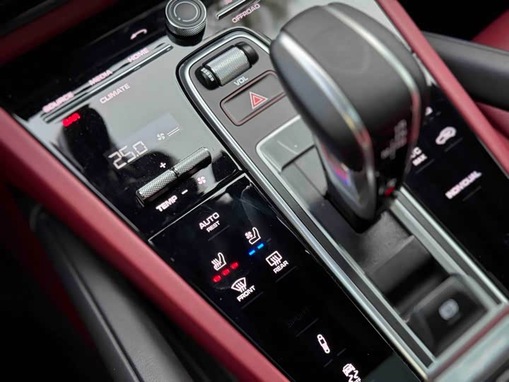 Фото 4 - Porsche Cayenne Hybrid