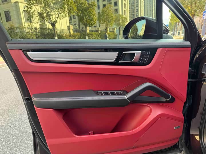 Фото 7 - Porsche Cayenne Hybrid