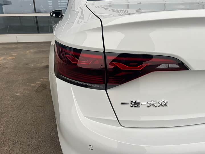 Фото 6 - Volkswagen Sagitar L