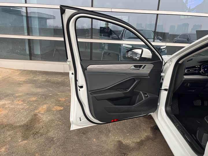 Фото 9 - Volkswagen Sagitar L