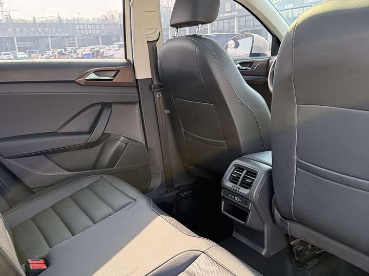 Фото 5 - Volkswagen Tharu