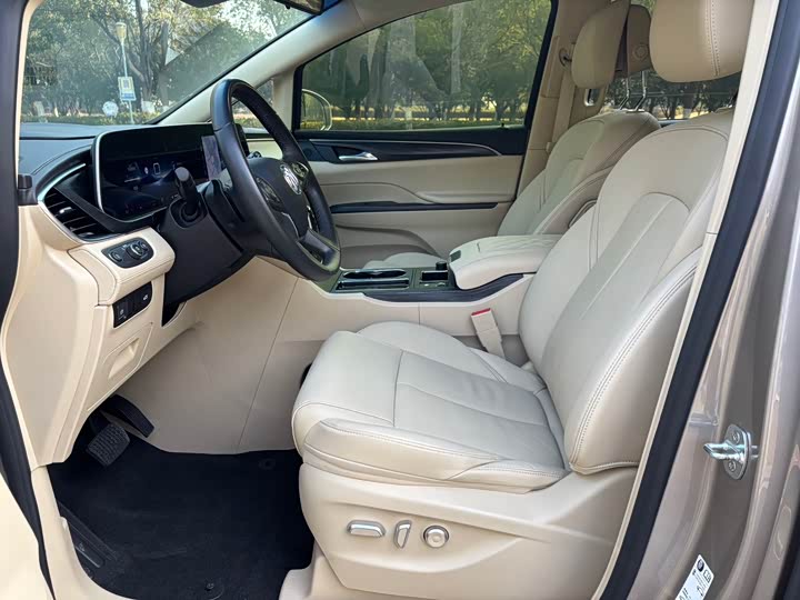 Фото 7 - Buick GL8 ES