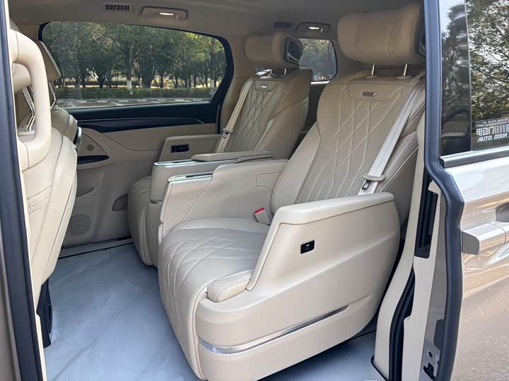 Фото 9 - Buick GL8 ES