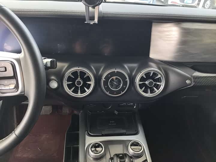 Фото 6 - Tank 300