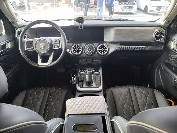 Фото 8 - Tank 300