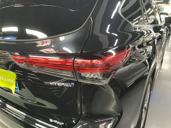 Фото 8 - Toyota Highlander