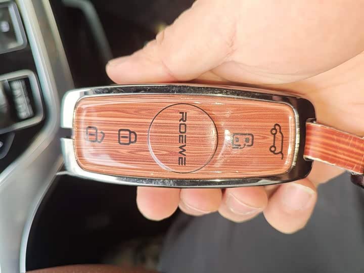 Фото 9 - Roewe iMax 8