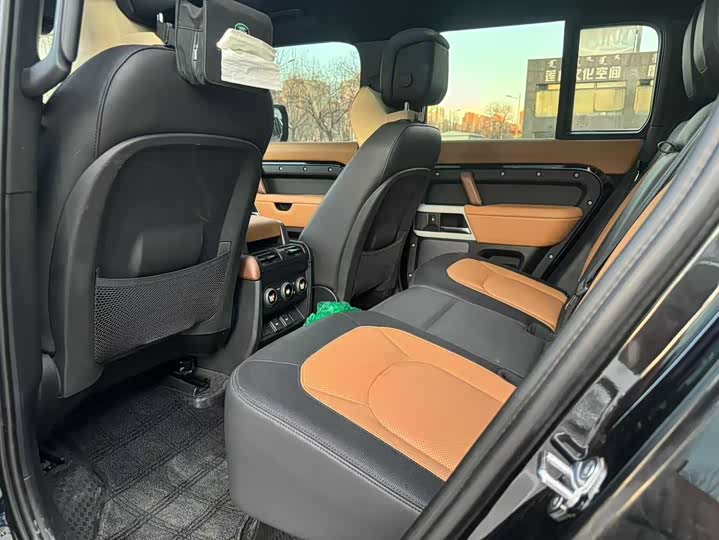 Фото 8 - Land Rover Defender