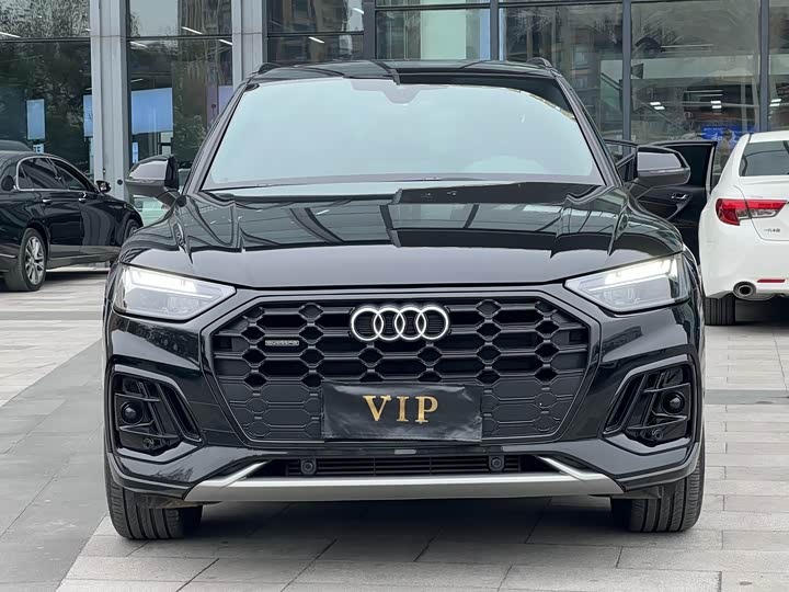 Фото 2 - Audi Q5L