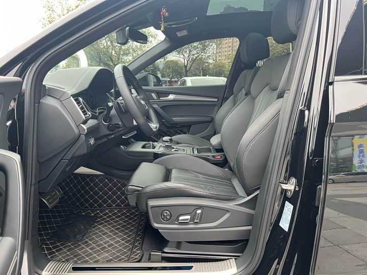 Фото 7 - Audi Q5L