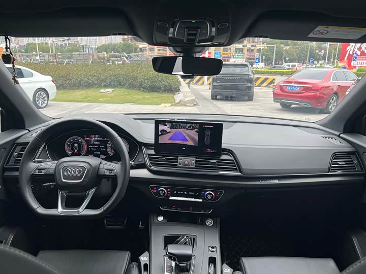 Фото 9 - Audi Q5L