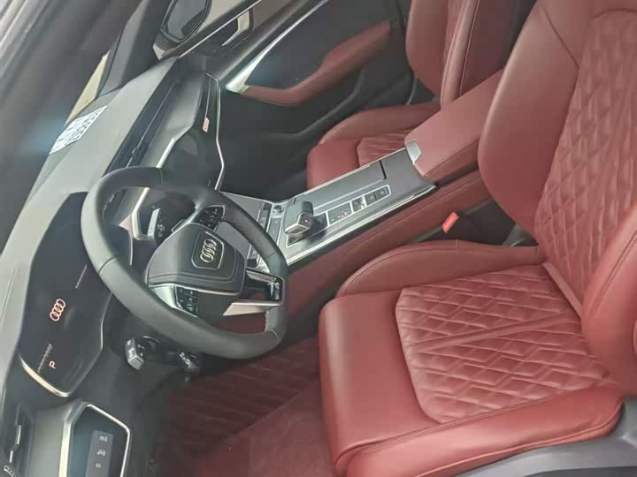 Фото 2 - Audi A7L