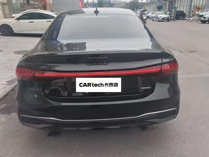 Фото 9 - Audi A7L