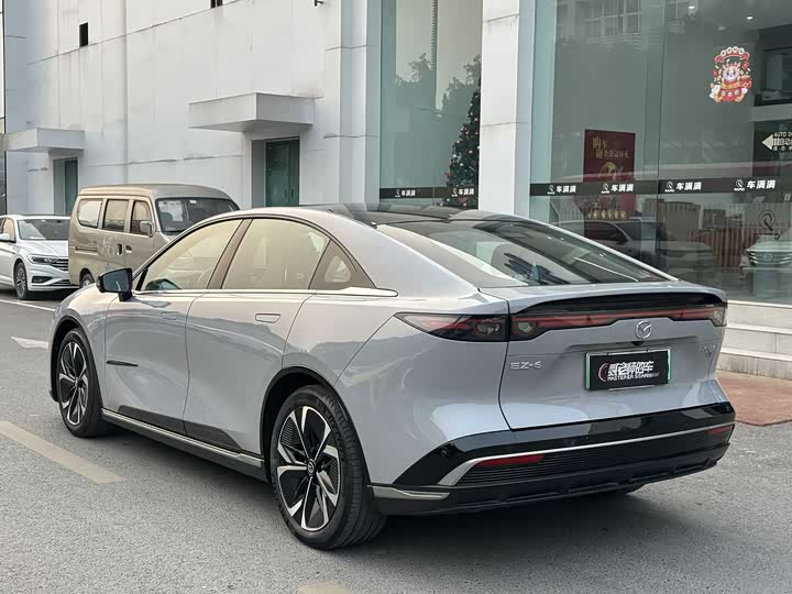 Фото 6 - Mazda EZ-6