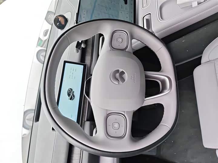 Фото 3 - Nio EC6