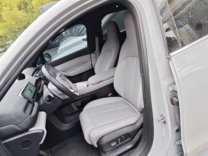 Фото 7 - Nio EC6