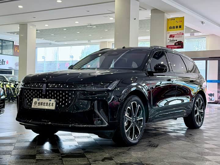 Фото 1 - Lincoln Nautilus