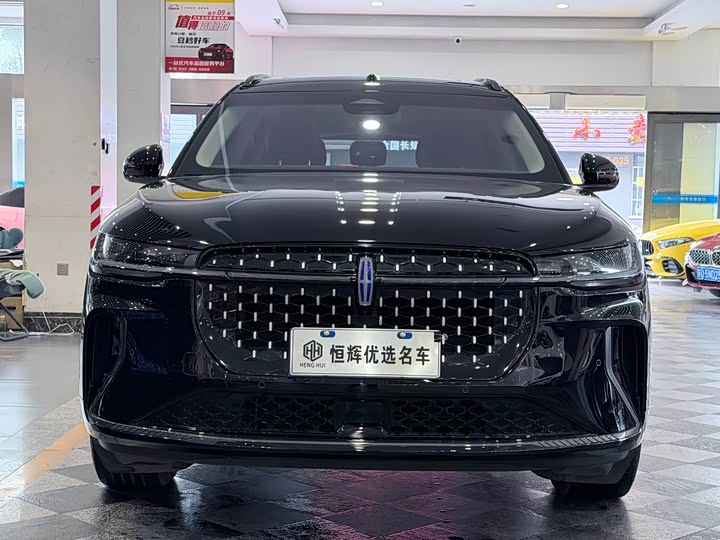 Фото 2 - Lincoln Nautilus