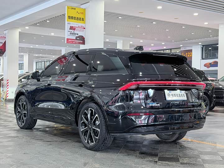 Фото 4 - Lincoln Nautilus