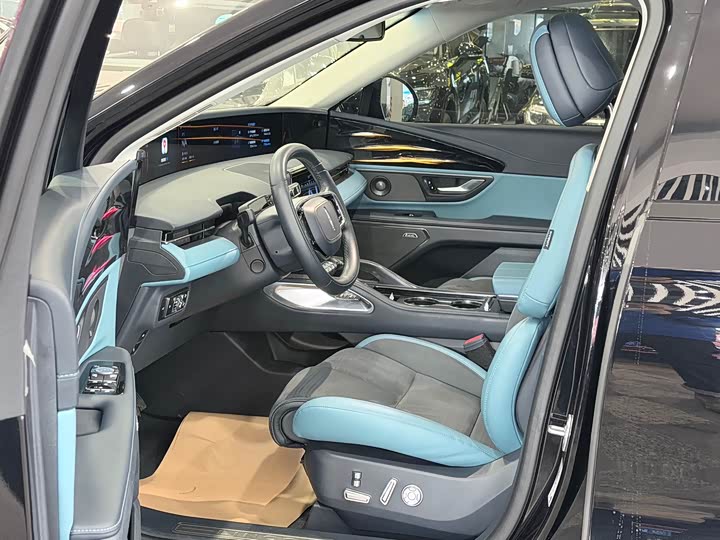 Фото 6 - Lincoln Nautilus