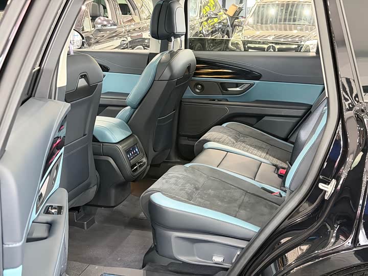 Фото 7 - Lincoln Nautilus