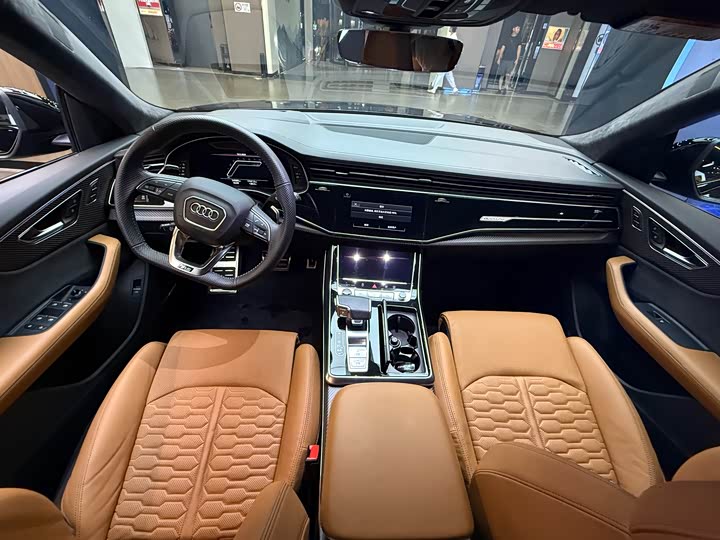 Фото 6 - Audi RS Q8