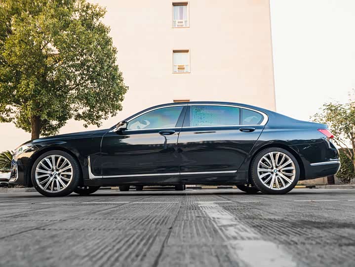 Фото 3 - BMW 7 Series
