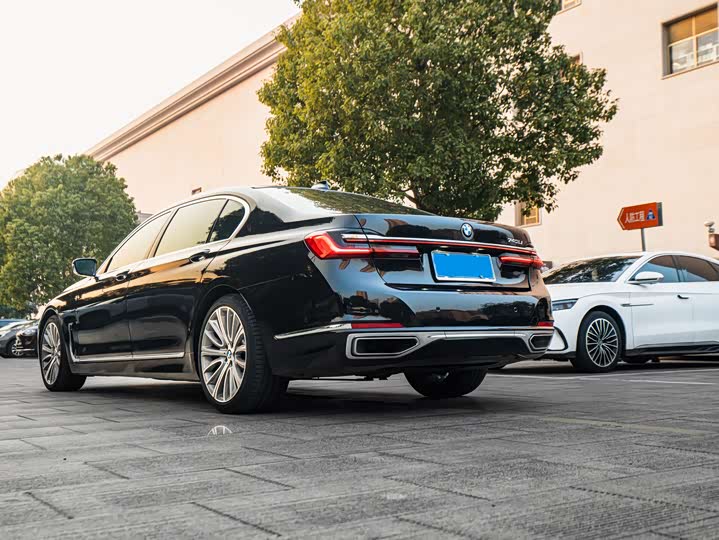 Фото 5 - BMW 7 Series