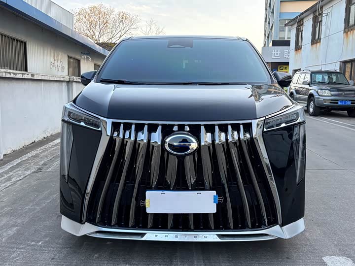 Фото 2 - GAC Trumpchi M8