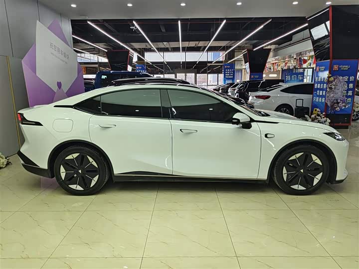 Фото 9 - Changan Deepal SL03