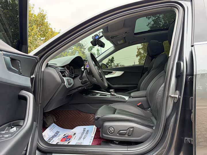 Фото 4 - Audi A4L