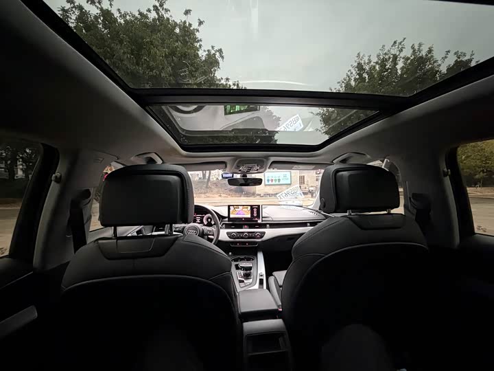 Фото 8 - Audi A4L