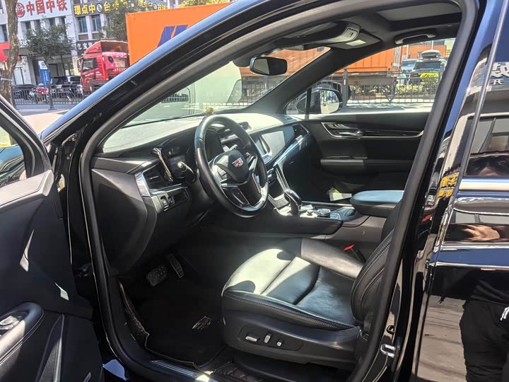 Фото 4 - Cadillac XT5