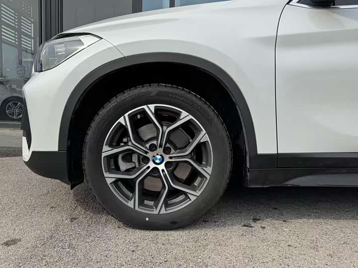 Фото 9 - BMW X1