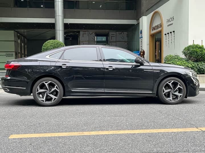 Фото 2 - Volkswagen Passat