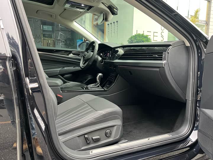 Фото 8 - Volkswagen Passat