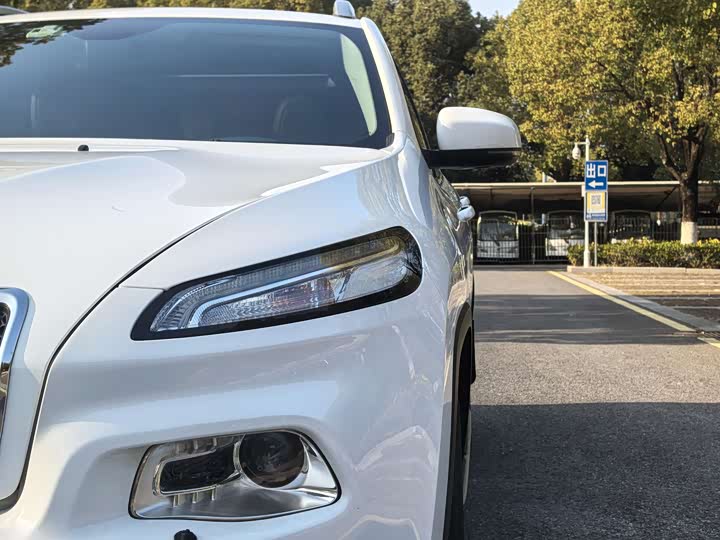 Фото 8 - Jeep Cherokee