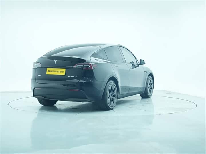 Фото 8 - Tesla Model Y
