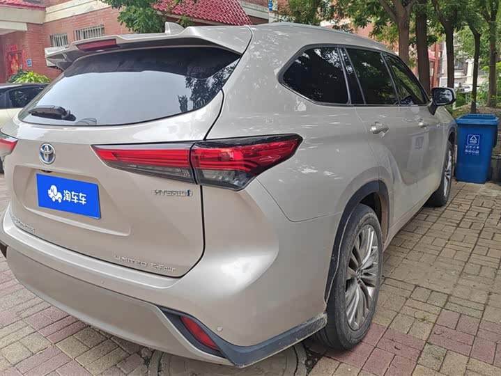 Фото 3 - Toyota Highlander