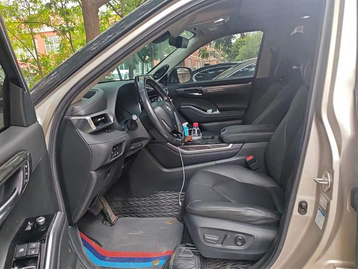 Фото 9 - Toyota Highlander