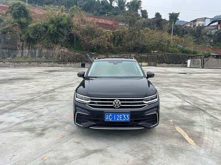 Фото 1 - Volkswagen Tiguan L Pro