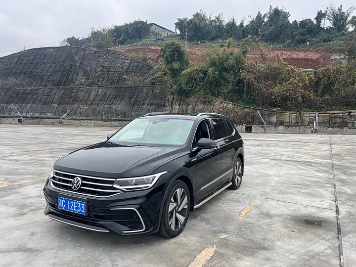 Фото 2 - Volkswagen Tiguan L Pro