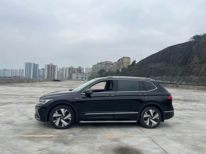Фото 3 - Volkswagen Tiguan L Pro