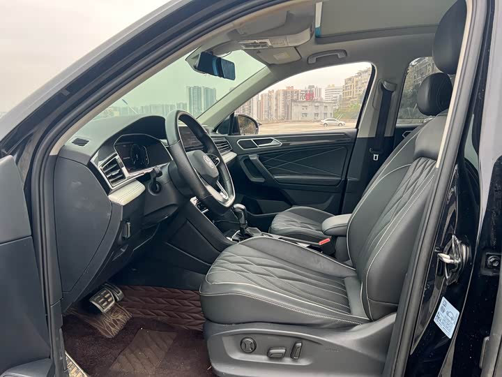 Фото 4 - Volkswagen Tiguan L Pro