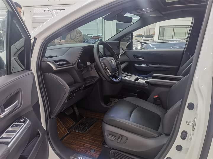 Фото 8 - Toyota Sienna