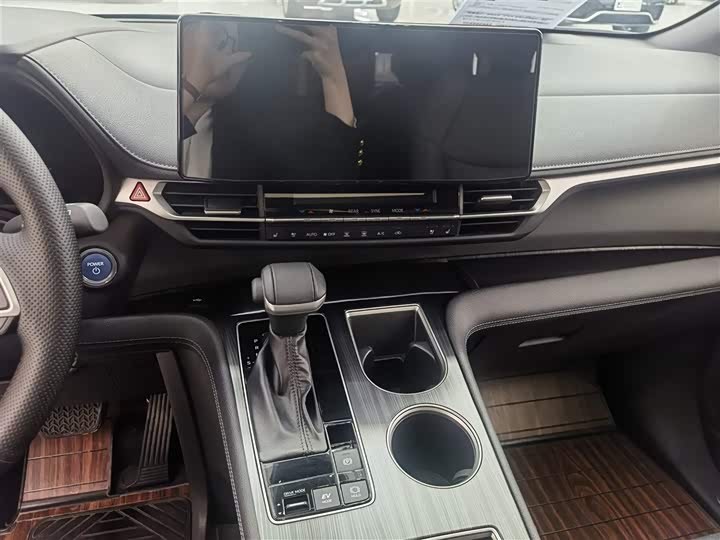 Фото 9 - Toyota Sienna