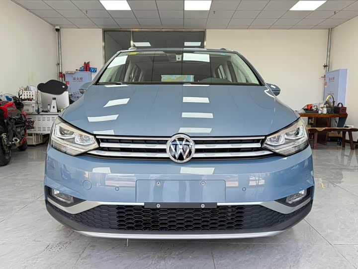 Фото 4 - Volkswagen Touran L