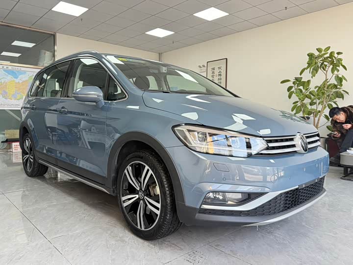 Фото 5 - Volkswagen Touran L