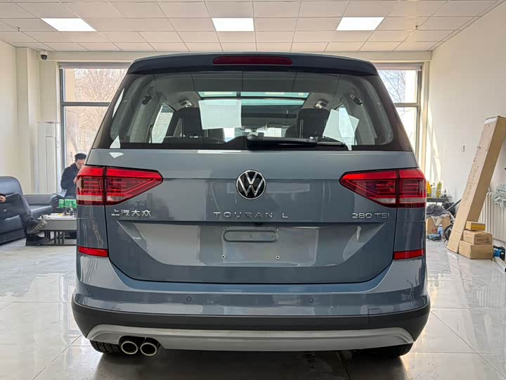 Фото 7 - Volkswagen Touran L