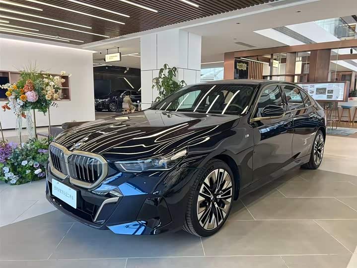 Фото 1 - BMW 5 Series